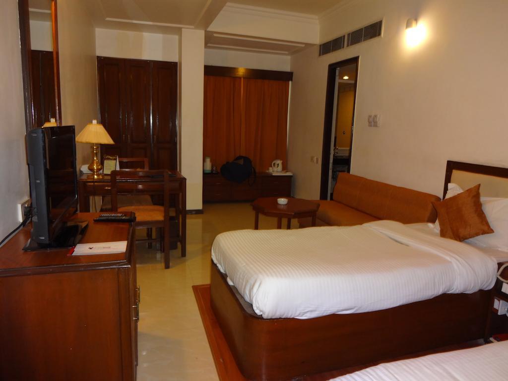 Hotel Amer Palace Бхопал Экстерьер фото